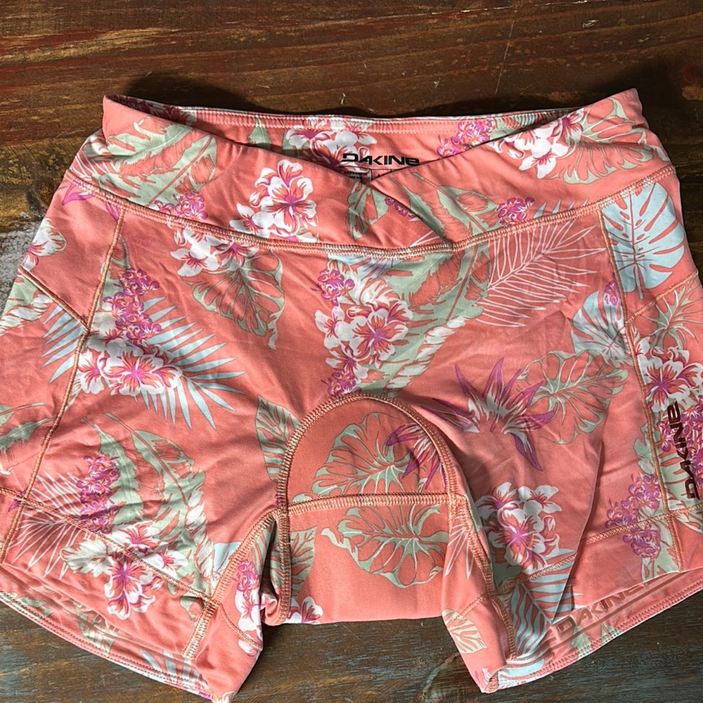 Dakine Coral/Pink Bike Shorts Tropical Floral Design Size Medium